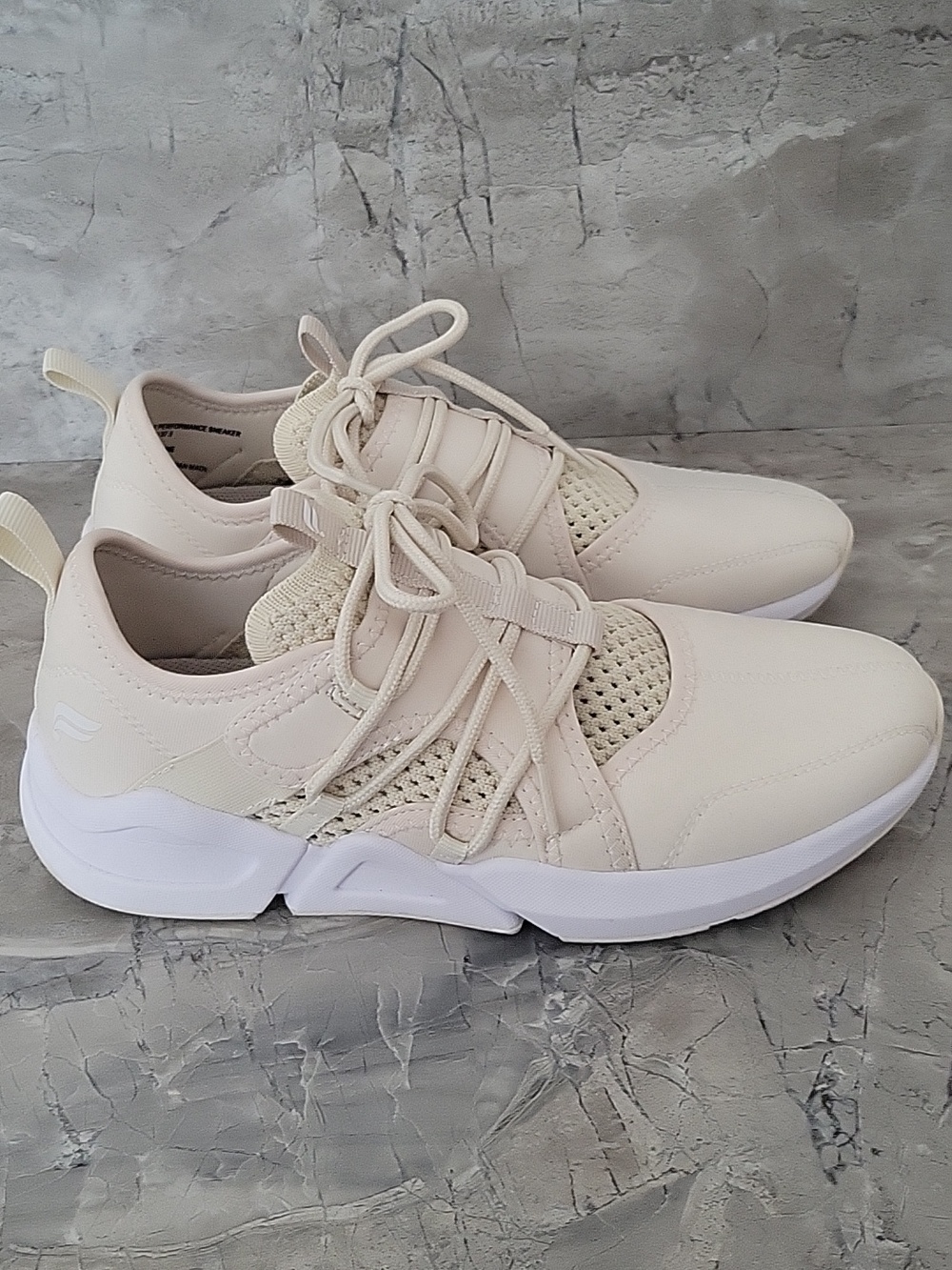 Fabletics Cream‎ Brookside Performance Sneaker Size 7